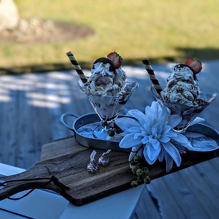 Autumn Lane B&B, Farmhouse Elegance & Stunning Lakeviews West Kelowna Εξωτερικό φωτογραφία