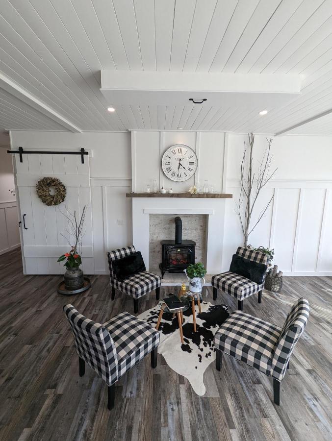 Autumn Lane B&B, Farmhouse Elegance & Stunning Lakeviews West Kelowna Εξωτερικό φωτογραφία