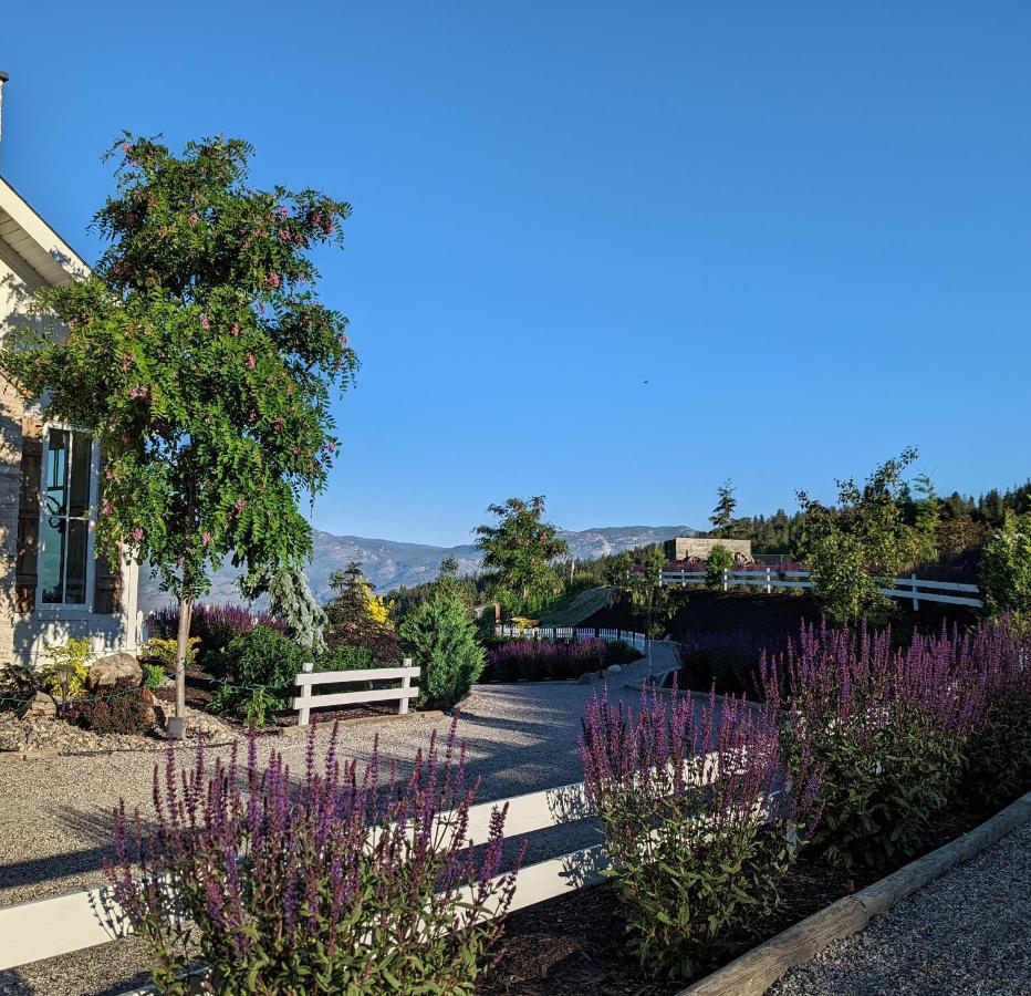 Autumn Lane B&B, Farmhouse Elegance & Stunning Lakeviews West Kelowna Εξωτερικό φωτογραφία