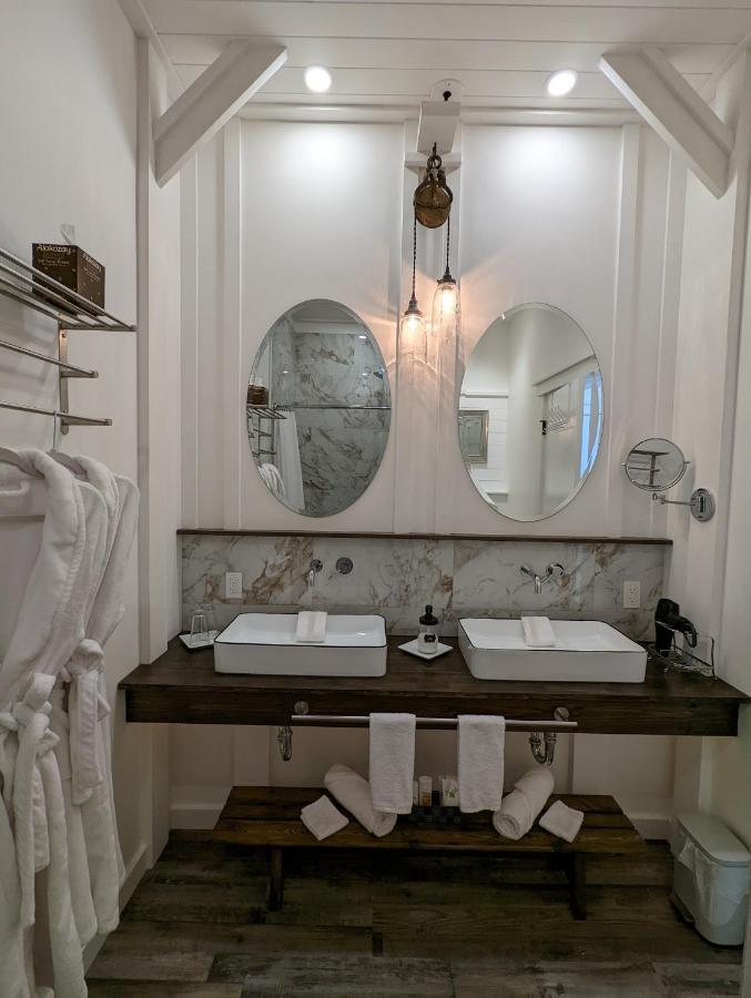 Autumn Lane B&B, Farmhouse Elegance & Stunning Lakeviews West Kelowna Εξωτερικό φωτογραφία