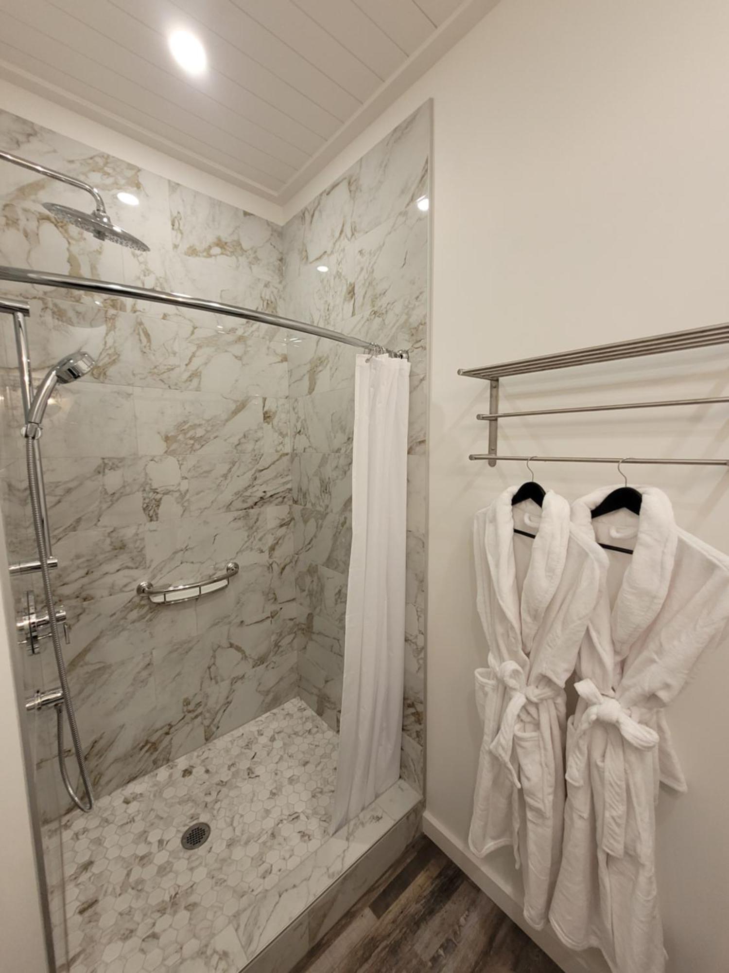 Autumn Lane B&B, Farmhouse Elegance & Stunning Lakeviews West Kelowna Εξωτερικό φωτογραφία