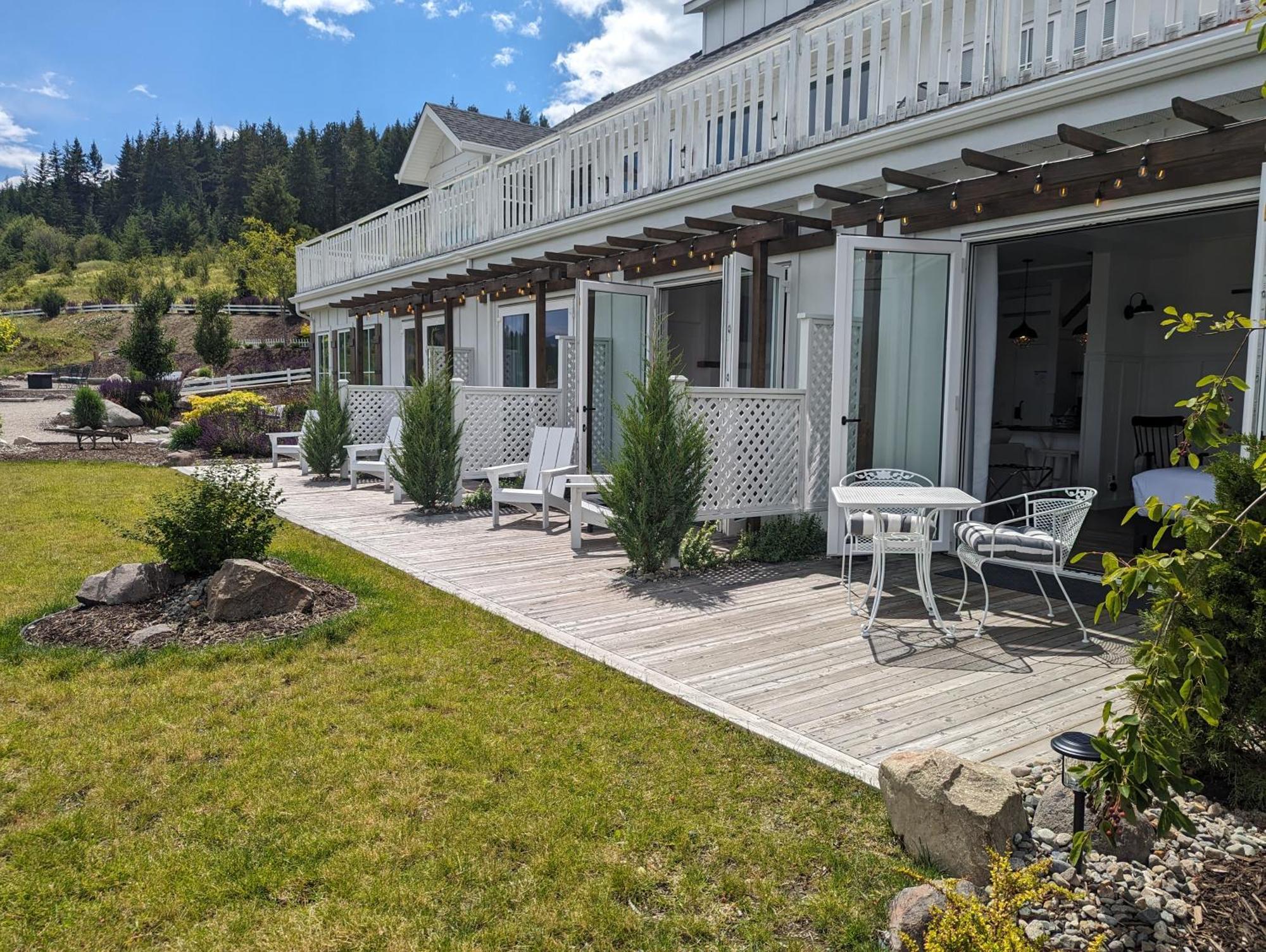 Autumn Lane B&B, Farmhouse Elegance & Stunning Lakeviews West Kelowna Εξωτερικό φωτογραφία
