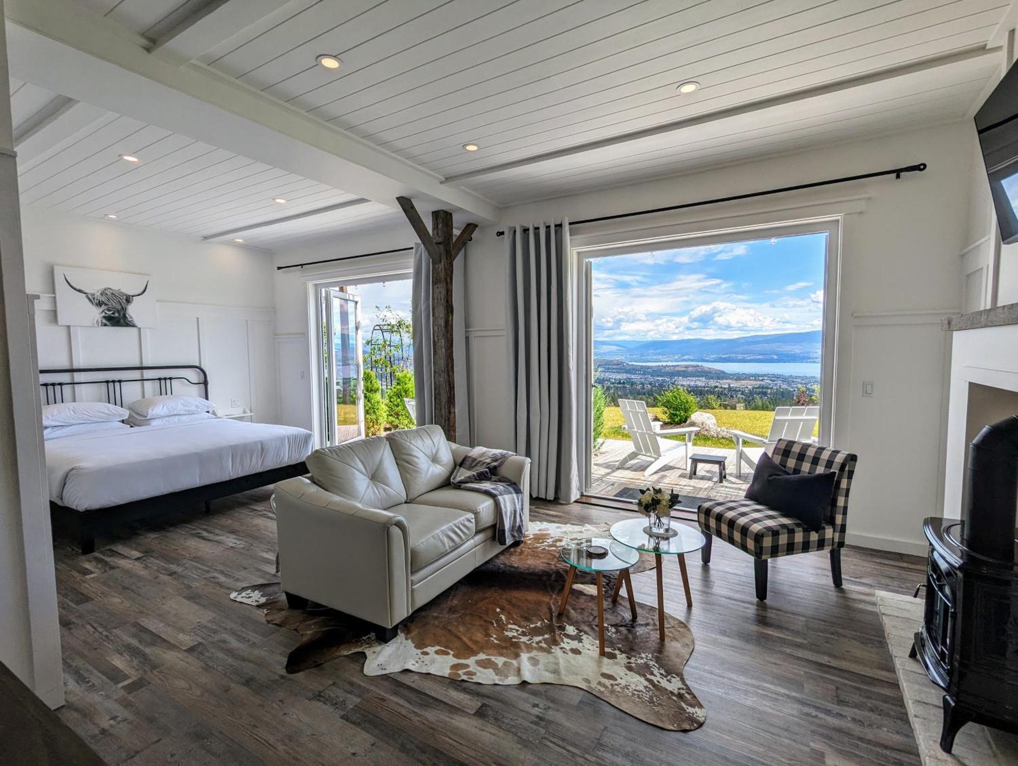 Autumn Lane B&B, Farmhouse Elegance & Stunning Lakeviews West Kelowna Εξωτερικό φωτογραφία
