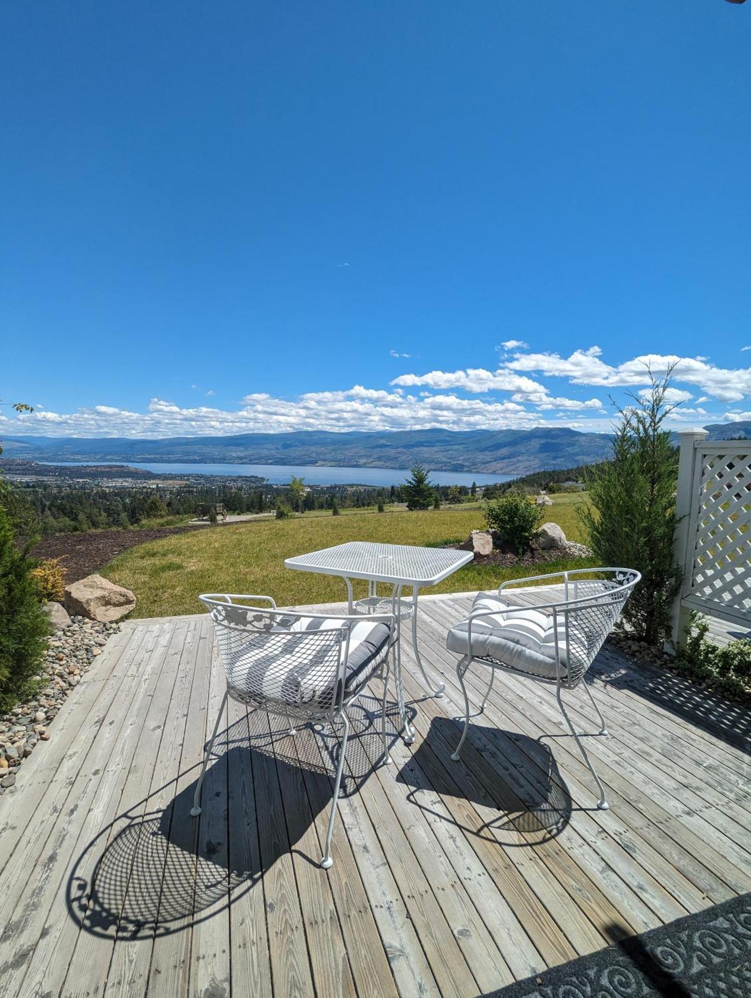 Autumn Lane B&B, Farmhouse Elegance & Stunning Lakeviews West Kelowna Εξωτερικό φωτογραφία