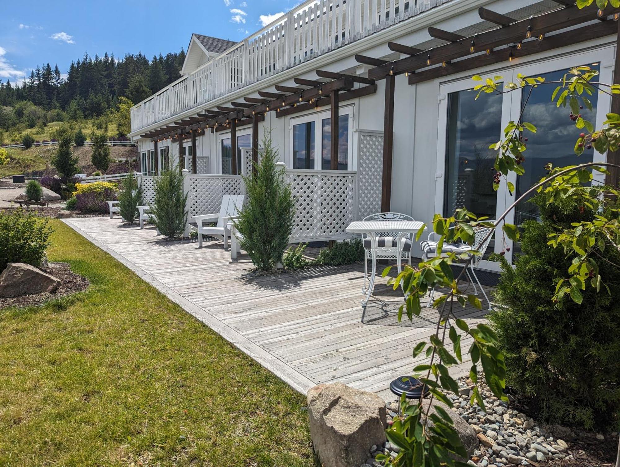 Autumn Lane B&B, Farmhouse Elegance & Stunning Lakeviews West Kelowna Εξωτερικό φωτογραφία