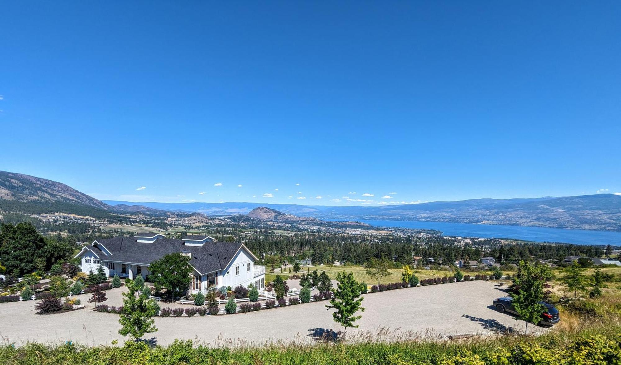 Autumn Lane B&B, Farmhouse Elegance & Stunning Lakeviews West Kelowna Εξωτερικό φωτογραφία